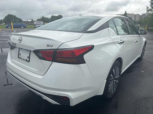 White 2024 Nissan Altima 2.5 SV