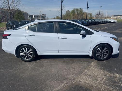 Gray Sky Pearl 2025 Nissan Versa 1.6 SV