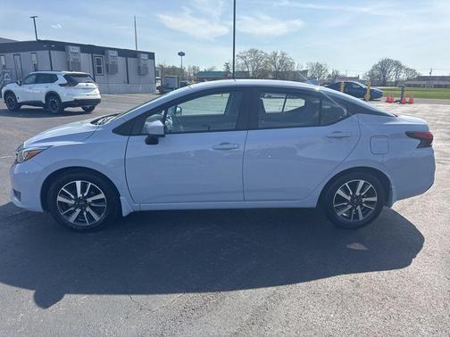 Gray Sky Pearl 2025 Nissan Versa 1.6 SV