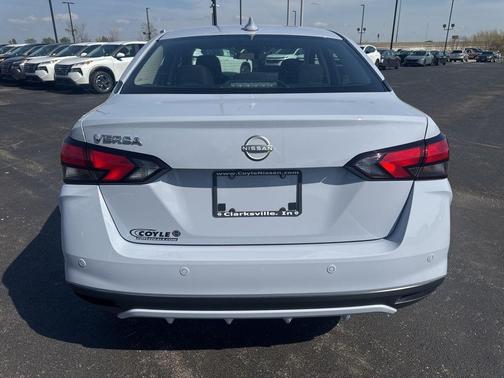 Gray Sky Pearl 2025 Nissan Versa 1.6 SV