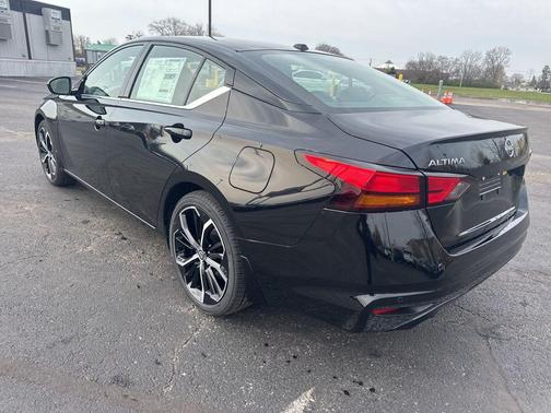 Black 2026 Nissan Altima 2.5 SR