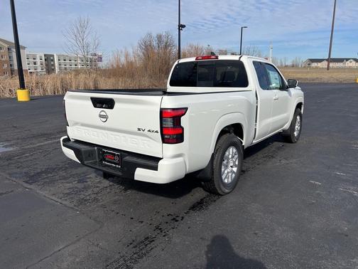 2024 Nissan Frontier SV