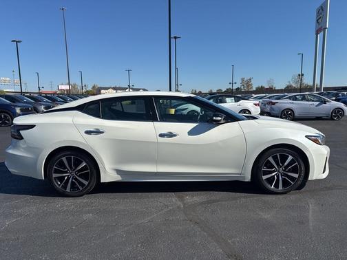 2023 Nissan Maxima SV