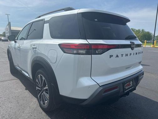 Everest White P 2026 Nissan Pathfinder Platinum