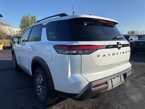 Everest White P 2026 Nissan Pathfinder SL