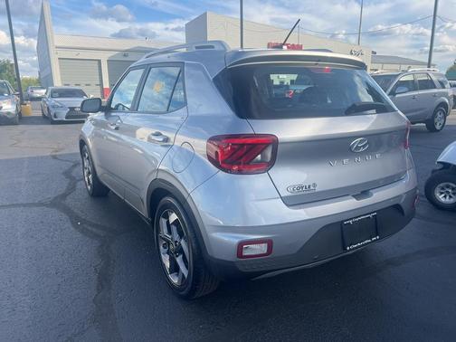 2023 Hyundai VENUE SEL