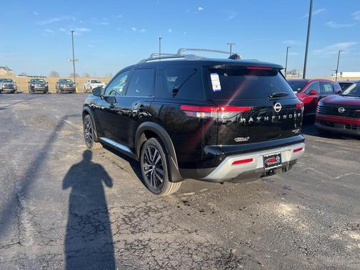 2025 Nissan Pathfinder Platinum
