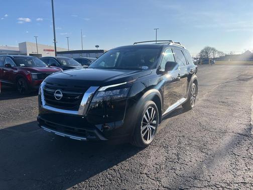 2025 Nissan Pathfinder Platinum