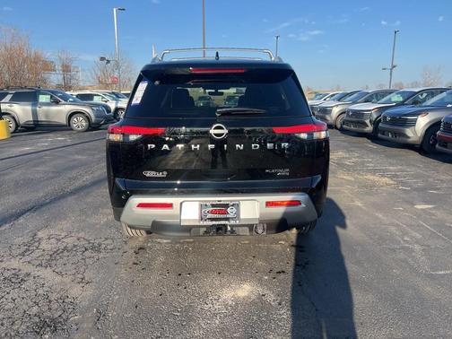 2025 Nissan Pathfinder Platinum