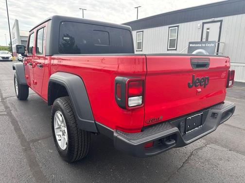 Firecracker Red Clearcoat 2023 Jeep Gladiator Sport