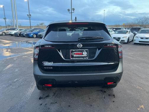 2025 Nissan Kicks SV