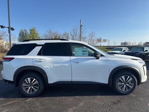 Everest White P 2026 Nissan Pathfinder SL