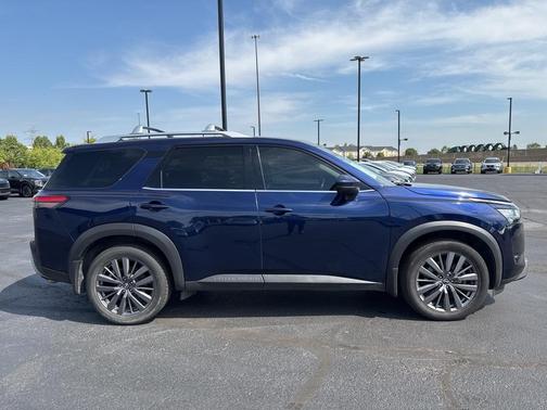 2022 Nissan Pathfinder SL