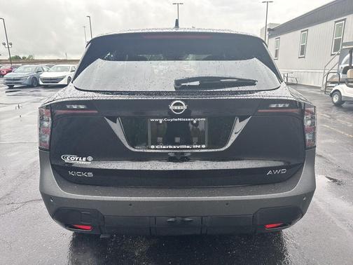 Super Black 2025 Nissan Kicks SV