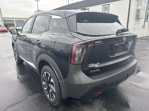 Super Black 2025 Nissan Kicks SV
