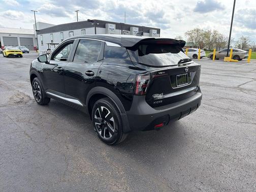 Super Black 2025 Nissan Kicks SV