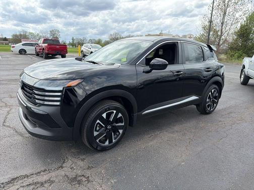 Super Black 2025 Nissan Kicks SV