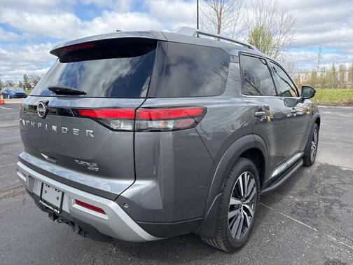 2022 Nissan Pathfinder Platinum