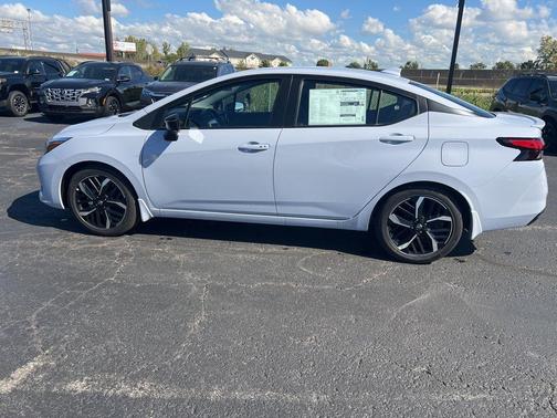 2025 Nissan Versa 1.6 SR