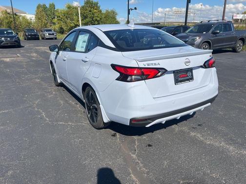 2025 Nissan Versa 1.6 SR