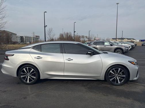 2022 Nissan Maxima SV