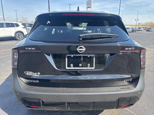 Super Black 2025 Nissan Kicks SV