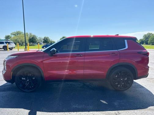 Diamond Red 2023 Mitsubishi Outlander SE Black Edition