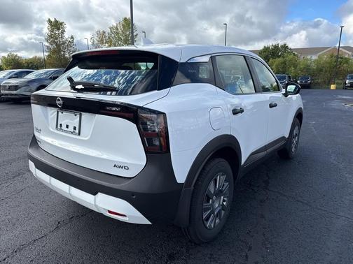 2025 Nissan Kicks S