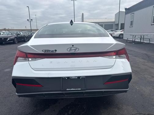 2024 Hyundai ELANTRA SEL