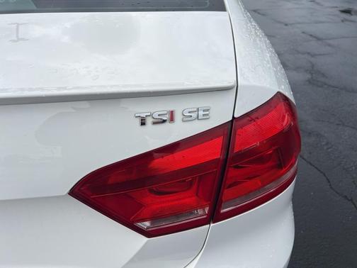 2015 Volkswagen Passat 1.8T Sport
