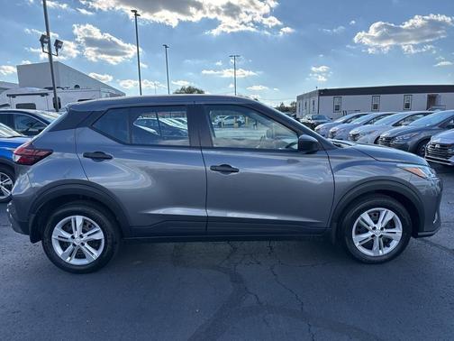 2025 Nissan Kicks Play S