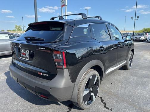 Super Black 2026 Nissan Kicks SR