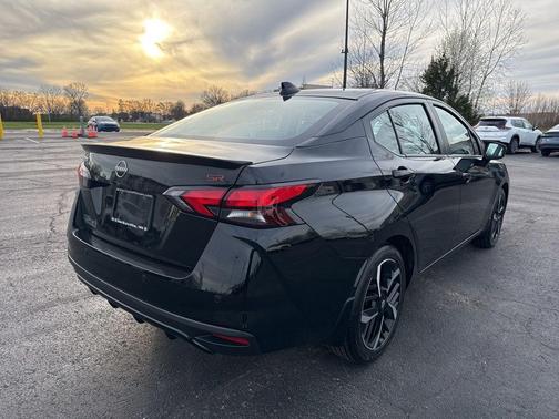 2025 Nissan Versa 1.6 SR