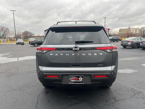 2025 Nissan Pathfinder SV