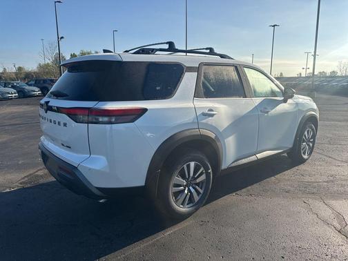 Everest White P 2026 Nissan Pathfinder SL