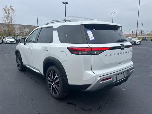 2025 Nissan Pathfinder Platinum