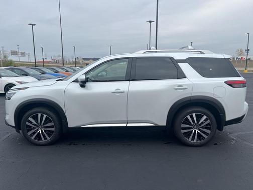 2025 Nissan Pathfinder Platinum