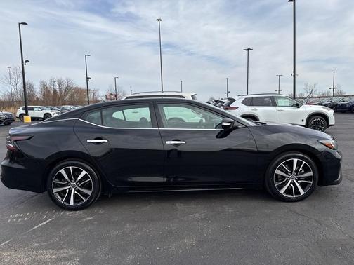 2023 Nissan Maxima SV