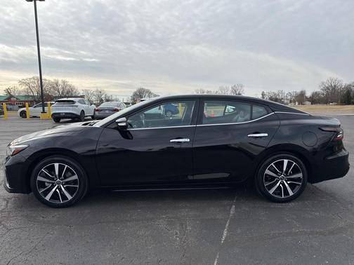 2023 Nissan Maxima SV