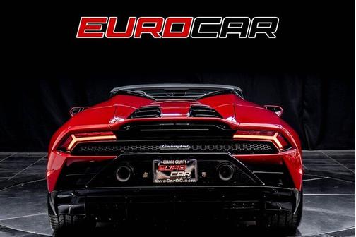 Photo 4 of 32 of 2021 Lamborghini Huracan EVO Base