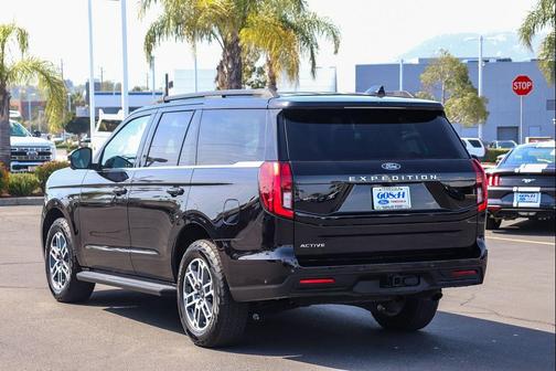 Black Metallic 2025 Ford Expedition Active
