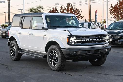 2025 Ford Bronco Outer Banks
