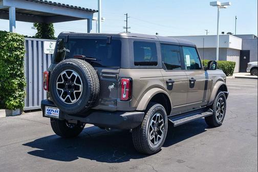 Marsh Gray 2026 Ford Bronco Outer Banks