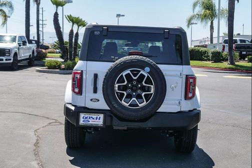 Oxford White 2026 Ford Bronco Outer Banks
