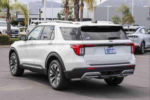 Star White Metallic Tri-Coat 2026 Ford Explorer Platinum