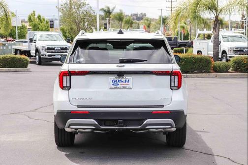 Star White Metallic Tri-Coat 2026 Ford Explorer Platinum
