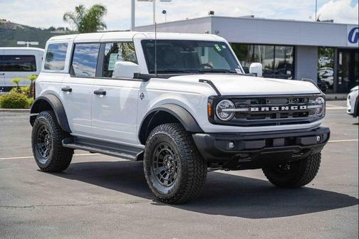 Oxford White 2026 Ford Bronco Outer Banks