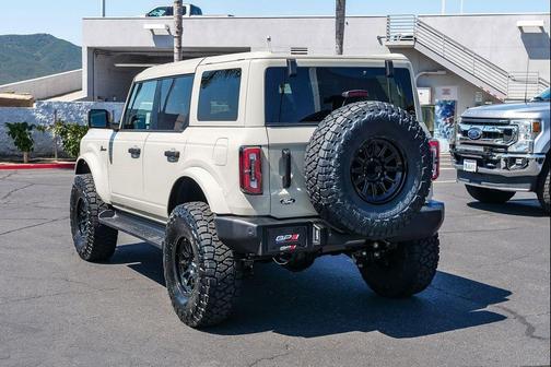 Desert Sand 2026 Ford Bronco Outer Banks