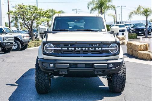 Desert Sand 2026 Ford Bronco Outer Banks