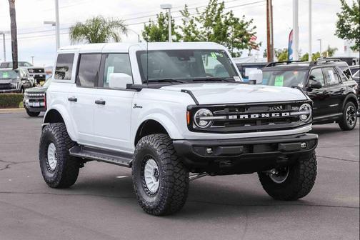 Oxford White 2026 Ford Bronco Outer Banks